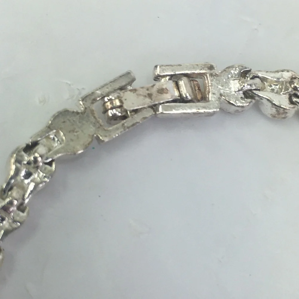 Cubic zirconia tennis bracelet silver tone 7.25” long - Picture 4 of 8